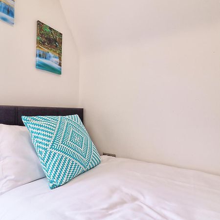 Writtle Massive 4 Bedroom Apartment With Parking In Gorgeous Countryside Location & Short Drive To Chelmsford City Centre Contractors Welcome Exterior photo