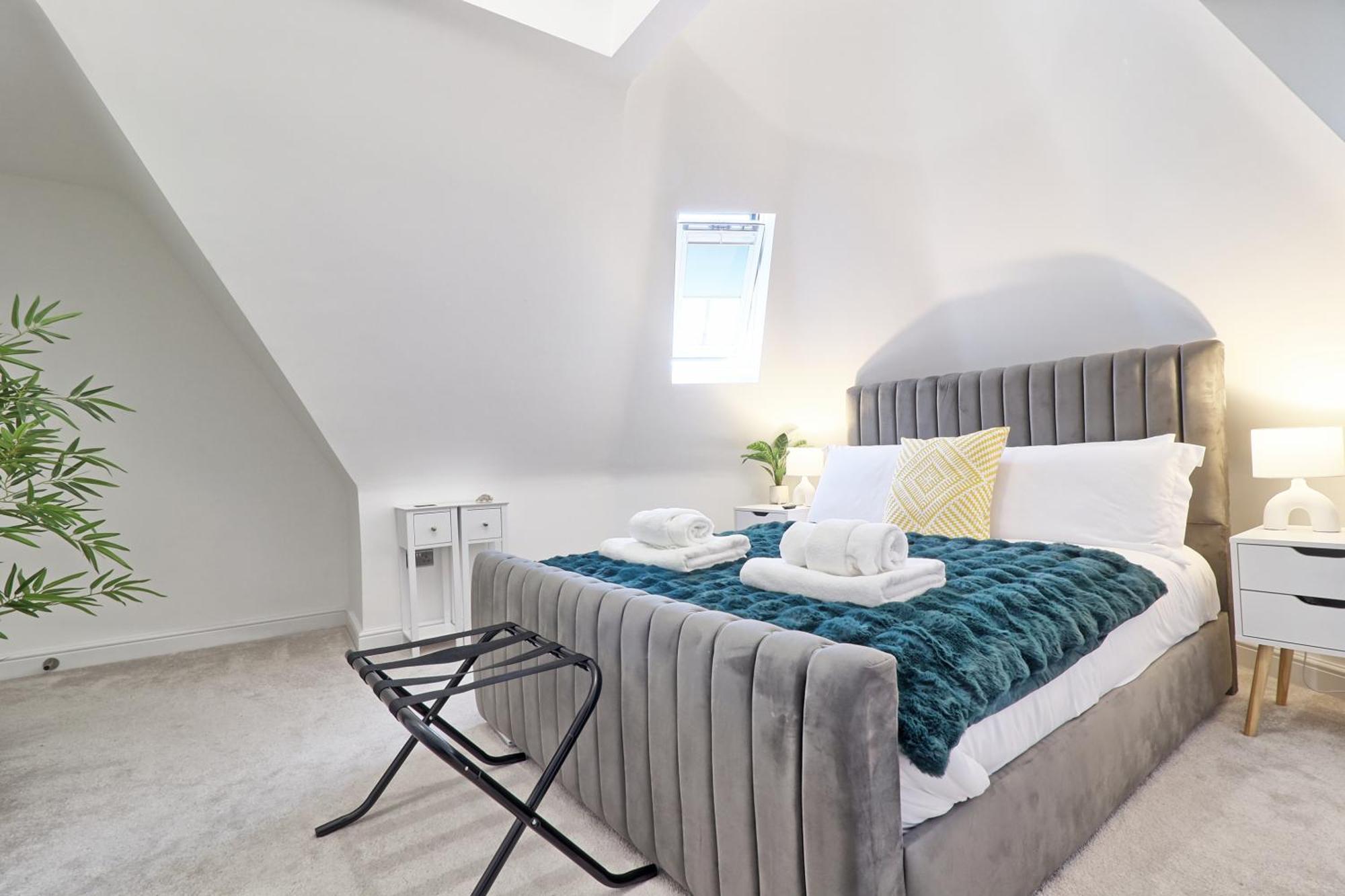 Writtle Massive 4 Bedroom Apartment With Parking In Gorgeous Countryside Location & Short Drive To Chelmsford City Centre Contractors Welcome Exterior photo