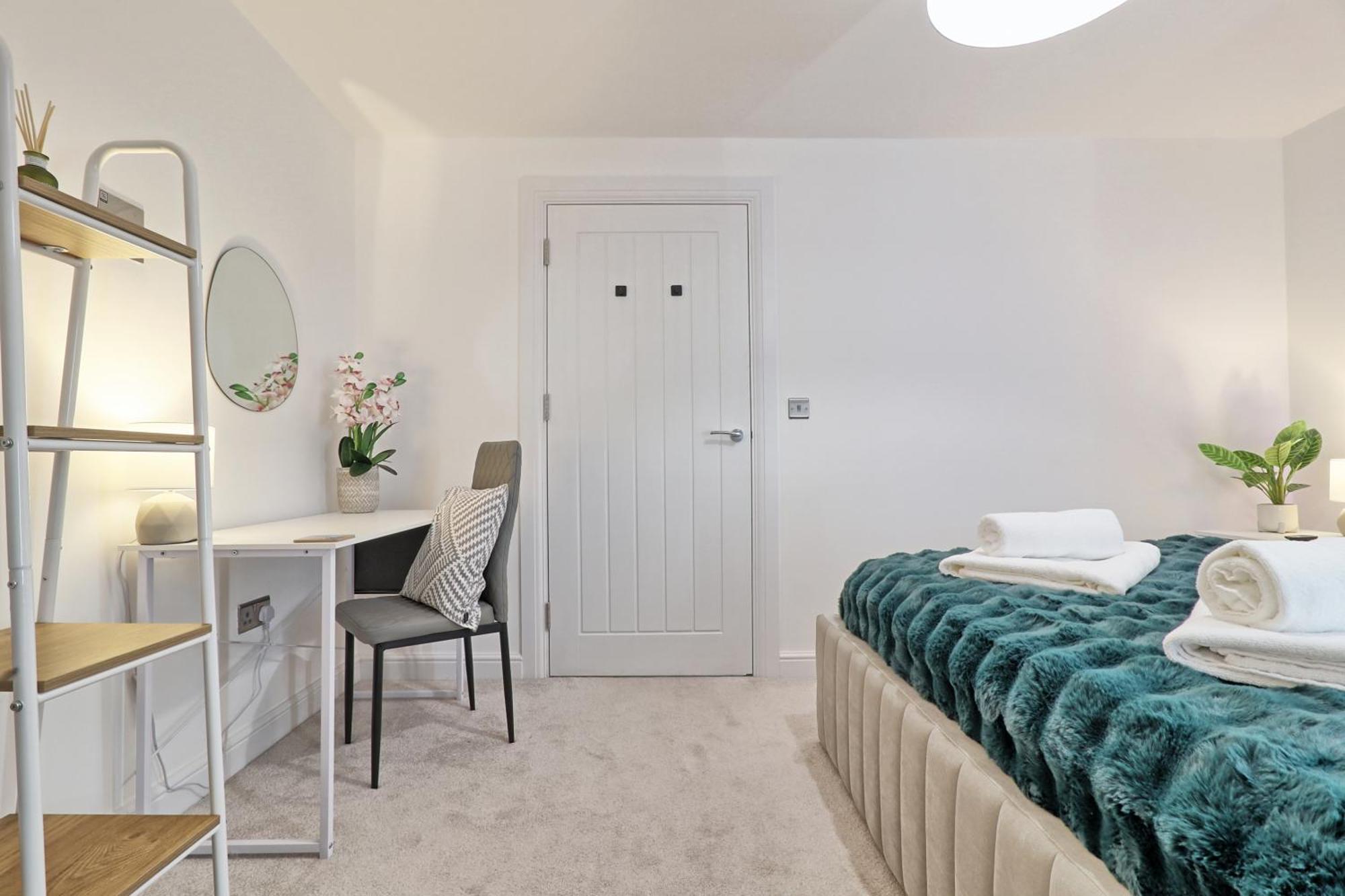 Writtle Massive 4 Bedroom Apartment With Parking In Gorgeous Countryside Location & Short Drive To Chelmsford City Centre Contractors Welcome Exterior photo