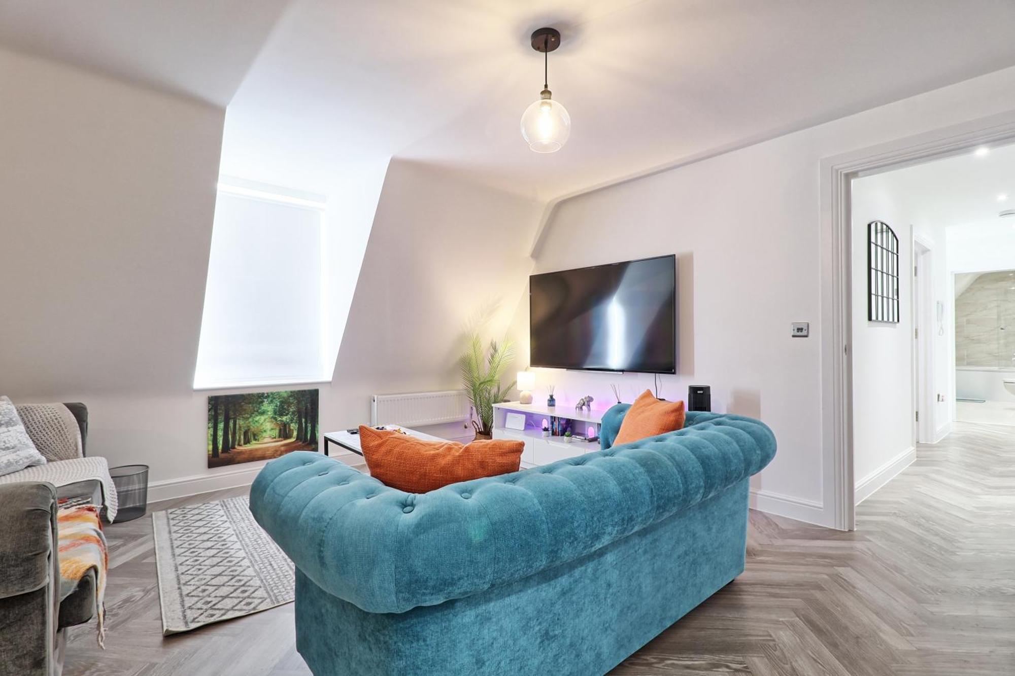 Writtle Massive 4 Bedroom Apartment With Parking In Gorgeous Countryside Location & Short Drive To Chelmsford City Centre Contractors Welcome Exterior photo