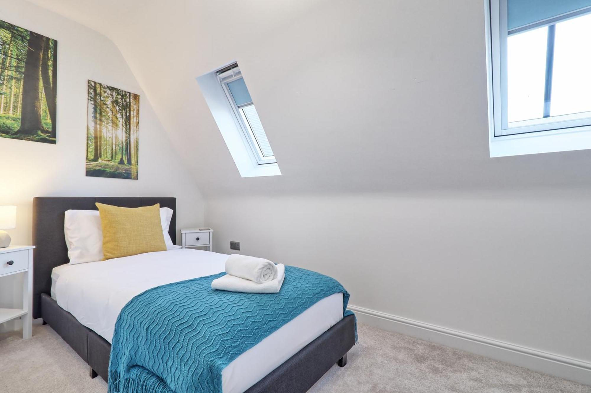 Writtle Massive 4 Bedroom Apartment With Parking In Gorgeous Countryside Location & Short Drive To Chelmsford City Centre Contractors Welcome Exterior photo