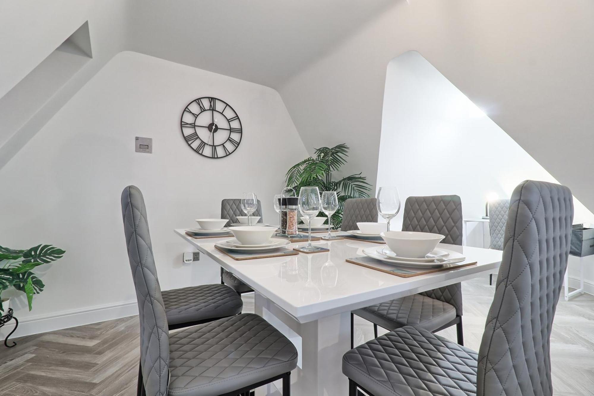 Writtle Massive 4 Bedroom Apartment With Parking In Gorgeous Countryside Location & Short Drive To Chelmsford City Centre Contractors Welcome Exterior photo